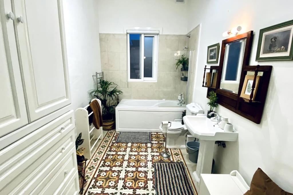 Free Breakfast, Pool, Spacious Aircon Hideaway Apartment Mosta Luaran gambar