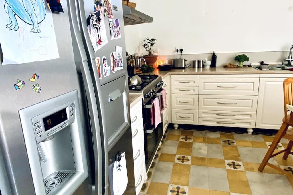 Free Breakfast, Pool, Spacious Aircon Hideaway Apartment Mosta Luaran gambar