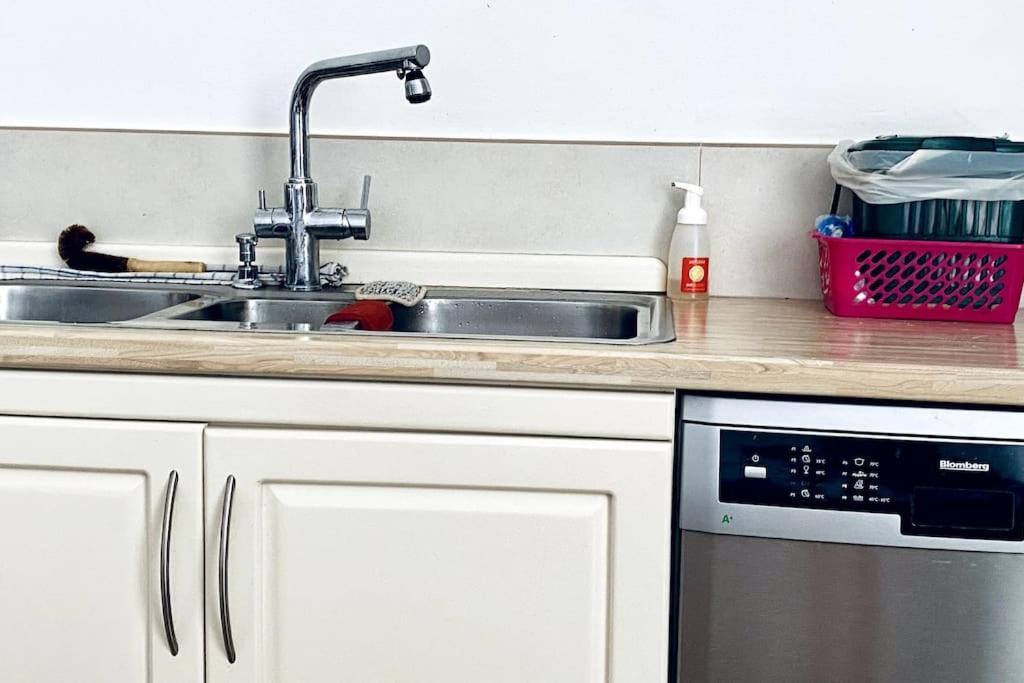 Free Breakfast, Pool, Spacious Aircon Hideaway Apartment Mosta Luaran gambar