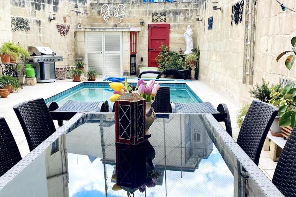 Free Breakfast, Pool, Spacious Aircon Hideaway Apartment Mosta Luaran gambar