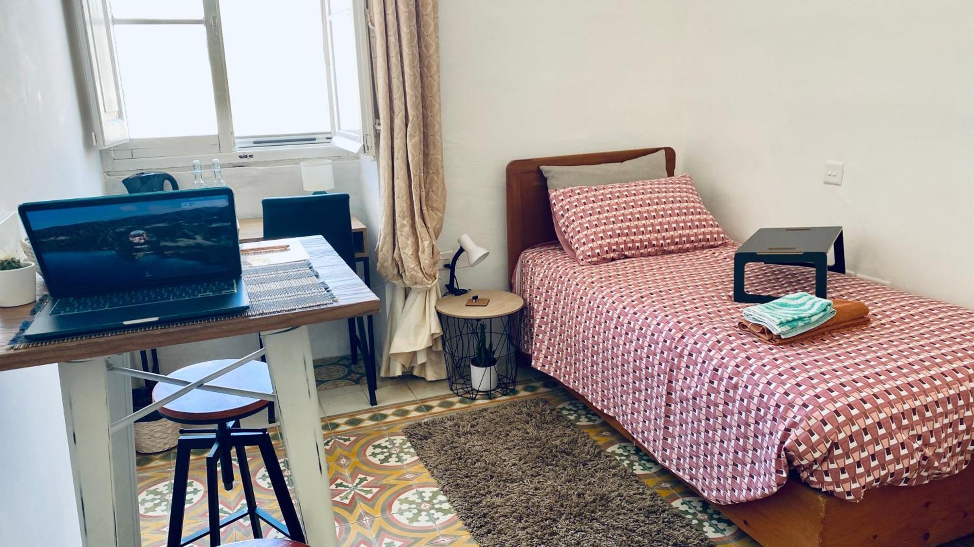 Free Breakfast, Pool, Spacious Aircon Hideaway Apartment Mosta Luaran gambar